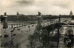 CPA Paris et ses Merveilles le Pont Alexandre III et l'esplanade des Invalides 