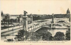 CPA Perspective du Pont Alexandre III et de l'Esplanade des Invalides vue prise du Grand Palais 