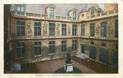 CPA Paris La Cour du Musee Carnavalet 