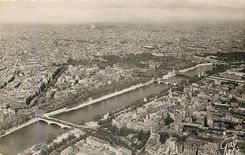 CPA Paris et ses Merveilles Panorama pris de la Tour Eiffel Sur la rive droite on voit de haut en ba