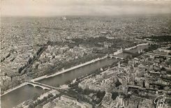 CPA Paris et ses Merveilles Panorama pris de la Tour Eiffel Sur la rive droite on voit de haut en ba