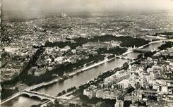 CPA Paris en Flanant vue panoramique prise de la Tour Eiffel sur la Seine et la Butte Mentmartre 