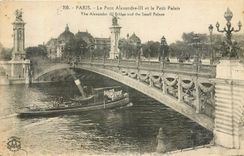 CPA Paris le Pont Alexandre III et le Petit Palais Bateau