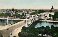 CPA Paris Le Pont Alexandre III et L'Esplanade des Invalides 