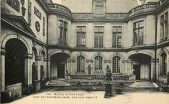 CPA Musee Carnavalet Cour des batiments neufs dite Cour Henri IV 