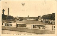CPA Paris Le Pont Alexandre III la Tour Eiffel et le Trocadero 