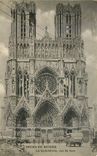 CPA Reims en ruines la Cathedrale vue de face 