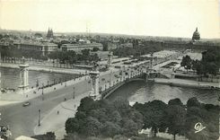 CPA Paris le Pont Alexandre III et l'esplanade des Invalides 