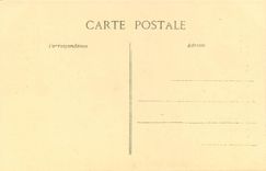 CPA Reims dans les ruines apres la Retralle des Allemands la Cathedrale 