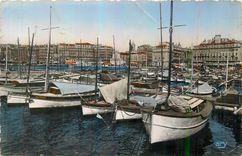 CPA Marseille Barques dans le Port et le Quai des Belges Bateaux