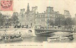 CPA Paris l'Hotel de Ville et le Pont d'Arcole Bateau 