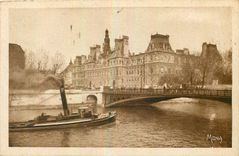 CPA Paris L'Hotel de Ville et le Pont d'Arcole Bateau