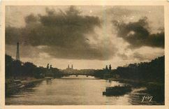 CPA Paris en flanant Perspective sur la Seine vue du Pont de la Concorde 
