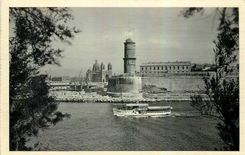 CPA Marseille Le Fort Jean et la Cathedrale 