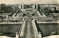 CPA Paris Le Pont d'Iena et le Palais de Chaillot 