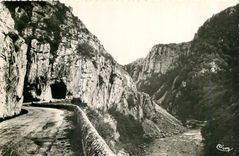 CPA Vallee de la Sioule Allier Entree du Tunnel en Amont 