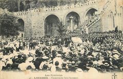 CPA Les Pyrenees Lourdes Procession du Saint Sacrement 