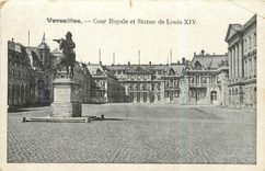 CPA Versailles Cour Royale et Statue de Louis XIV 