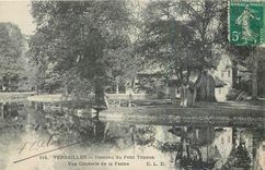 CPA Versailles Hameau du Petit Trianon Vue generale de la Ferme 