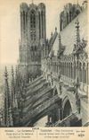 CPA Reims La Cathedrale Tour Sud et la Galerie du Grand Combe 