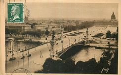CPA Paris Le Pont Alexandre III et l'Esplanade des Invalides 
