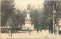CPA Marseille Les Allees de Meilhan et le Monument des Mobiles 
