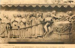 CPA Reims la Cathedrale Porche du Beau Dieu les Damnes Cote Nord 