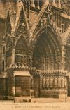 CPA Reims la Cathedrale Porche de gauche 