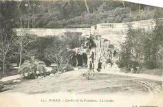 CPA Nimes Jardin de la Fontaine La Grotte 