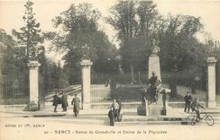 CPA Nancy Statue de Granville ey Entree de la Pepiniere 