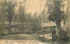 CPA Parc de Versailles Petit Trianon Le Pont Rustique 