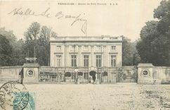 CPA Versailles Entree du Petit Trianon 