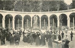 CPA Versailles La Colonnade de Mansart Un jour des Grandes Eaux 