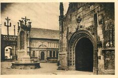 CPA Bretagne Lampaul Finistere Le Calvaire le Porche et le Baptistere 
