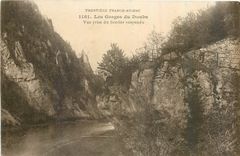 CPA Les Gorges du Doubs Vue prise du Sentier suspendu 