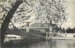 CPA Paris Le Pont Alexandre III et le Grand Palais 