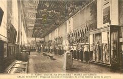 CPA Paris Hotel des Invalides Musee de l'Armee Salle Turenne Drapeaux anciens et Drapeaux de corps d