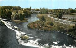 CPM La Vienne Touristique La Roche Posay les Bains Le Barrage sur la Creuse 
