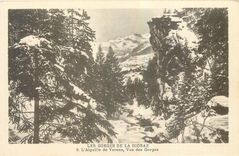 CPA Les Gorges de la Diosaz l'Aiguille de Varens Vue des Gorges 