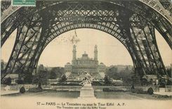 CPA Paris Le Trocadero vu sous la Tour Eiffel 