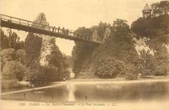 CPA Paris Les Buttes chaumont Le Pont Suspendu 