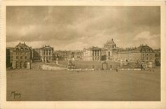 CPA Les Petits Tableaux de Versailles Le Chateau facade sur la Cour des Ministres et la Place d'Arme