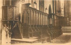 CPA Eglise de Mozac Stalles des Moines Cote Evangile Curieuses misericordes 