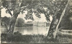 CPA Rambouillet Le Chateau Vu de L'Ile des Festins 