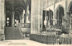 CPA Abbaye de Saint Denis Escalier de gauche et les Tombeaux 