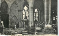 CPA Abbaye de Saint Denis Vue d'ensemble des Tombeaux et du Choeur 
