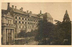 CPA La Douce France Chateaux de la Loire Chateau de Blois Aile Francois I 