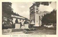 CPA Samoens Facade de l'Eglise et Monument aux Morts 