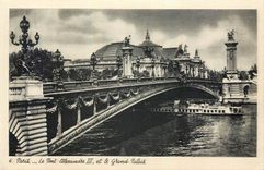CPA Paris Le Pont alexandre III et le Grand Palais 