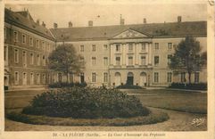 CPA La Fleche Sarthe La Cour d'honneur du Prytanee 